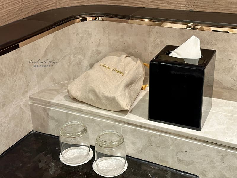 九龍海逸君綽酒店塔樓套房房間內衛浴的吹風機
