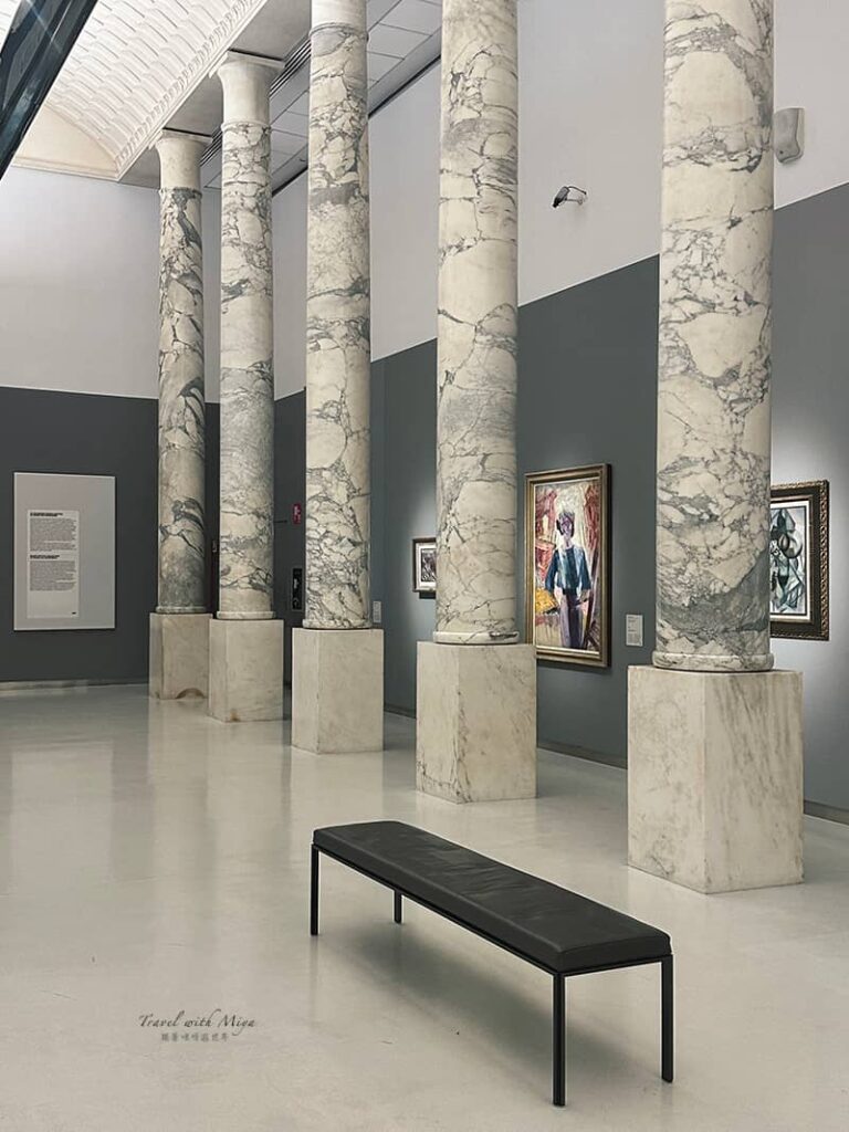 二十世紀博物館 Museo del Novecento 展間大理石柱