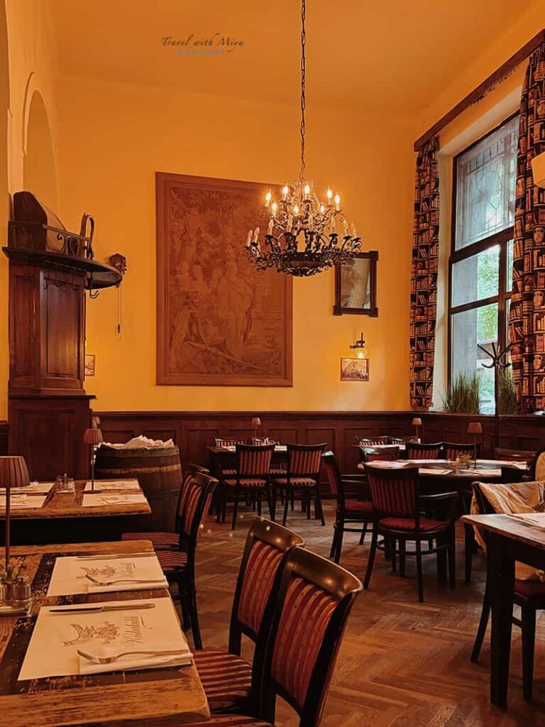 布達佩斯餐廳 Kiskakukk 餐廳座位
