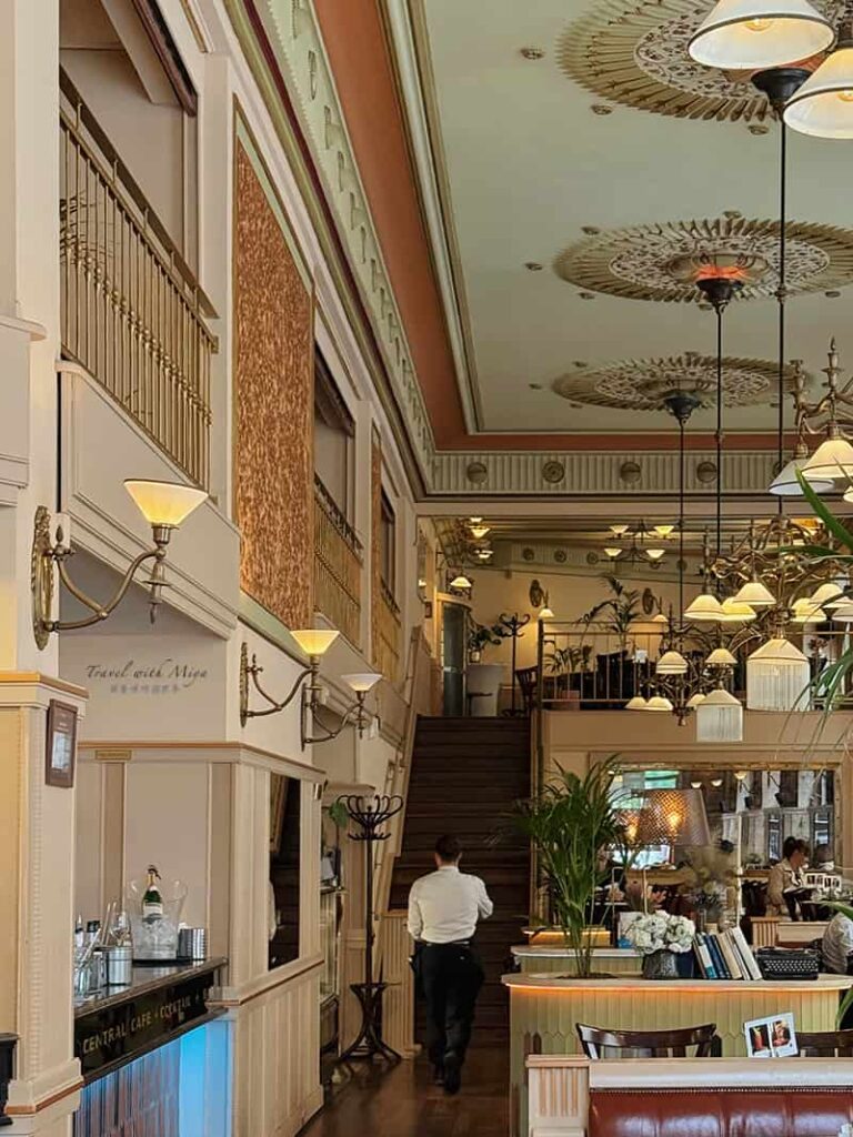 布達佩斯-中央咖啡館室內座位區