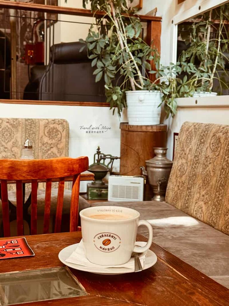 布達佩斯咖啡廳 Csészényi Café 卡布奇諾