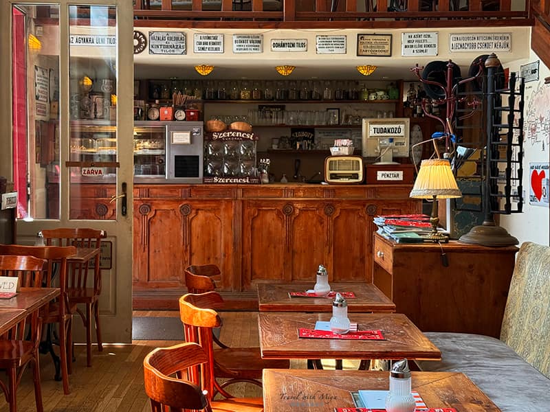 布達佩斯咖啡廳 Csészényi Café 櫃檯