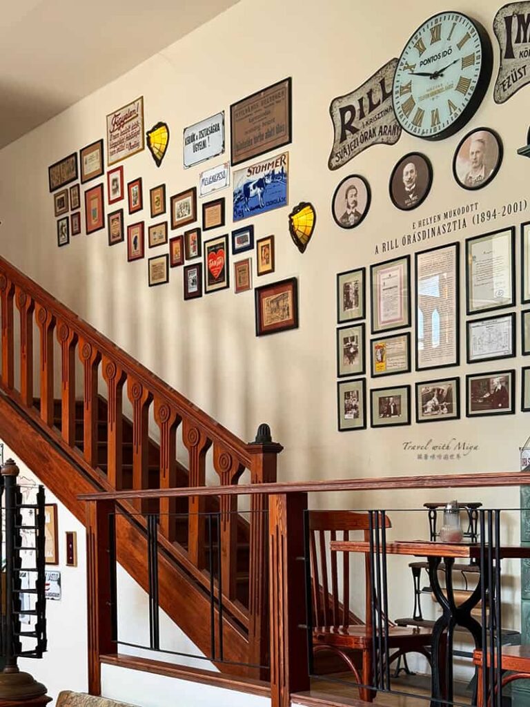 布達佩斯咖啡廳 Csészényi Café 樓梯牆面裝飾