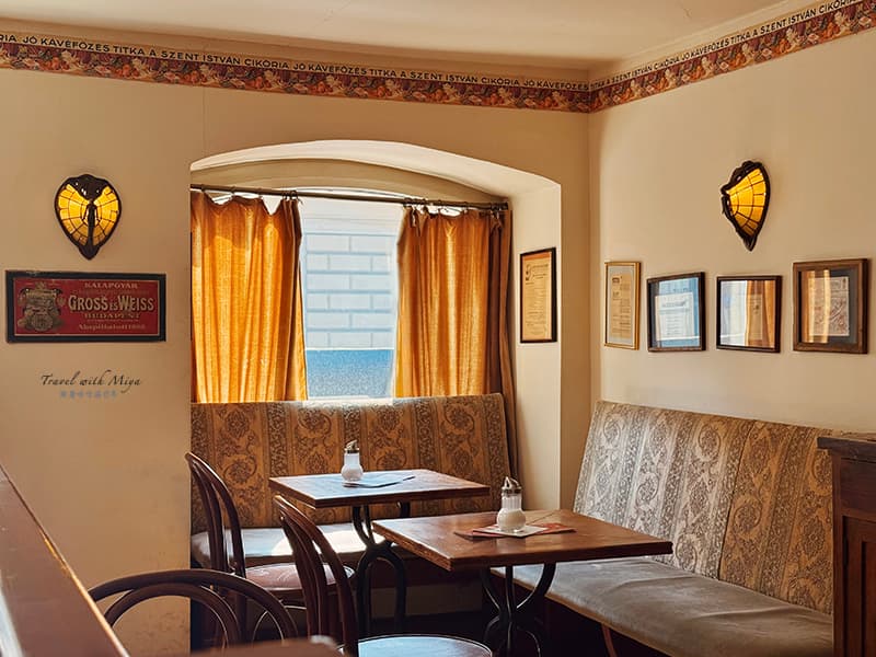 布達佩斯咖啡廳 Csészényi Café 二樓窗邊座位區