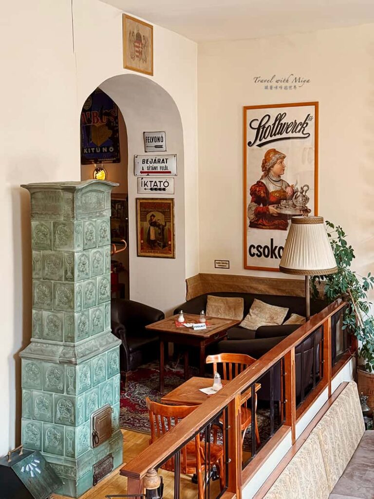 布達佩斯咖啡廳 Csészényi Café 綠色磁磚暖爐