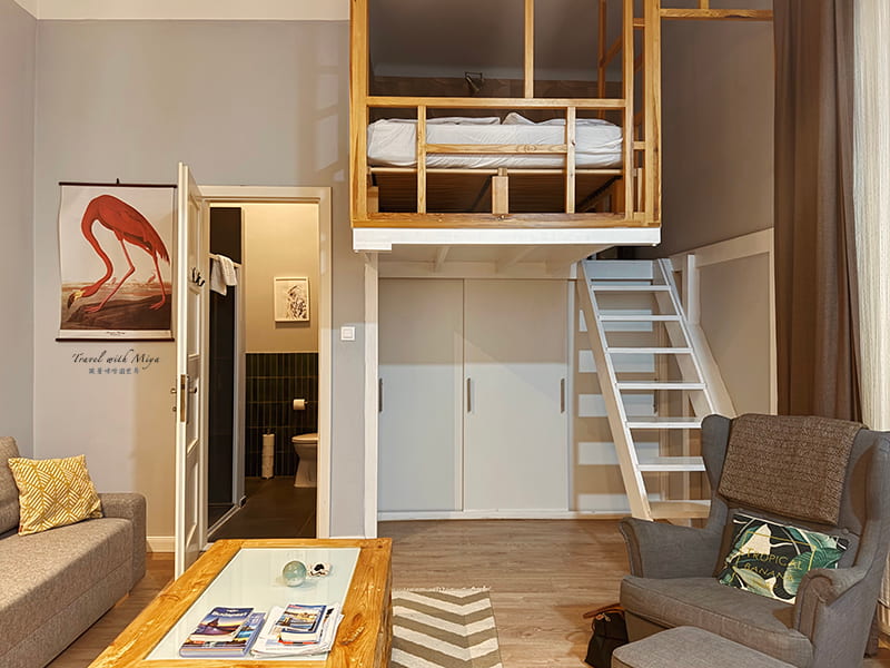 布達佩斯 Design Studio at the ruin pubs 公寓客廳與閣樓雙人床格局