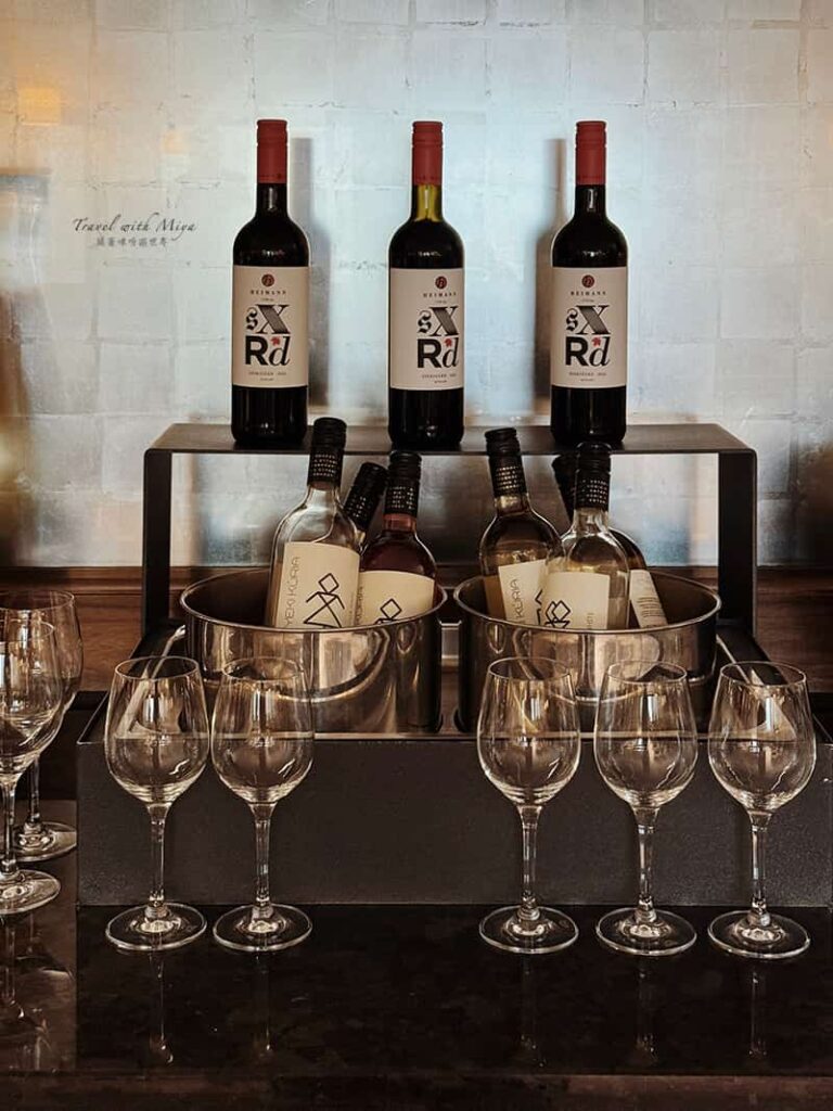 匈牙利布達佩斯希爾頓飯店行政酒廊 Happy Hour 時段提供白酒