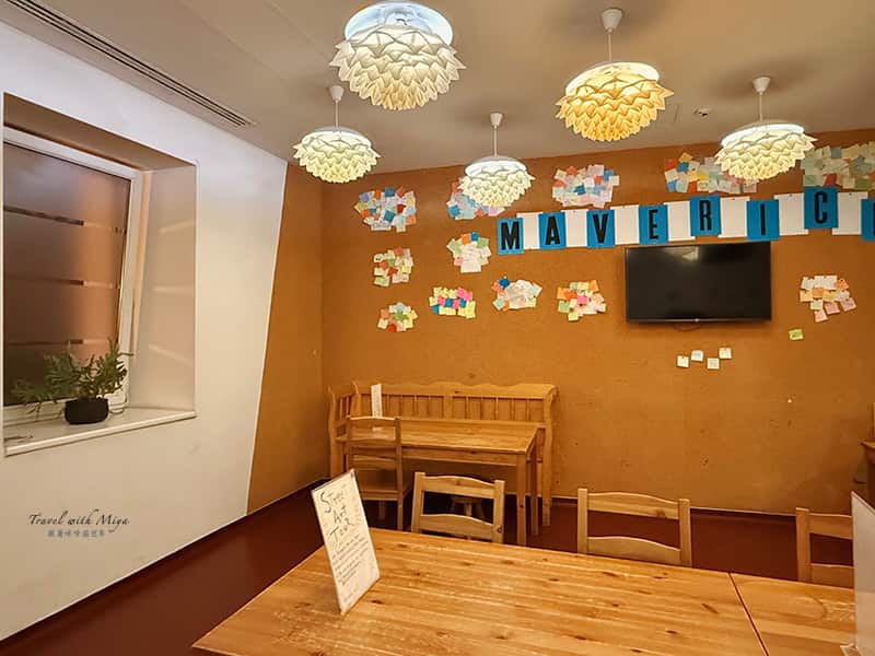 布達佩斯住宿青年旅館Maverick-Budapest-soho 廚房座位與吊燈