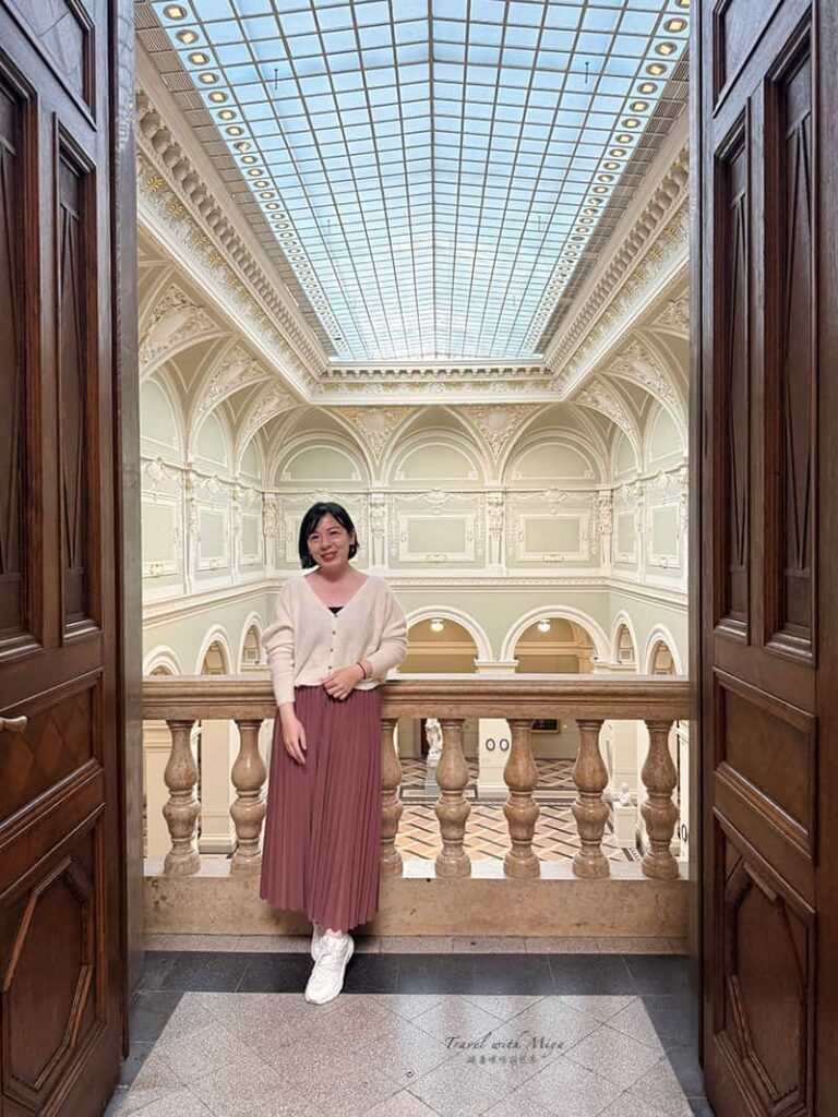 布達佩斯美術博物館中和巴洛克廳 Baroque Hall 合影