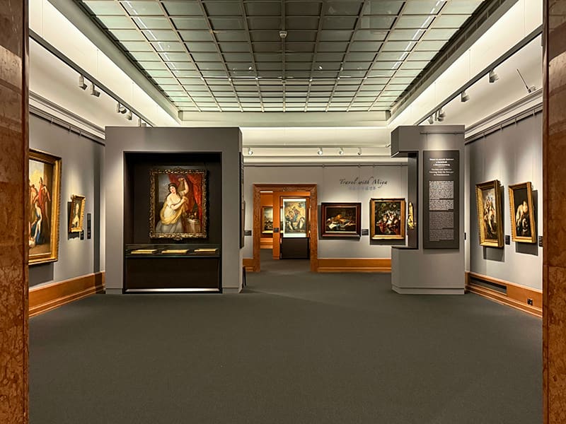 布達佩斯美術博物館灰牆展覽空間