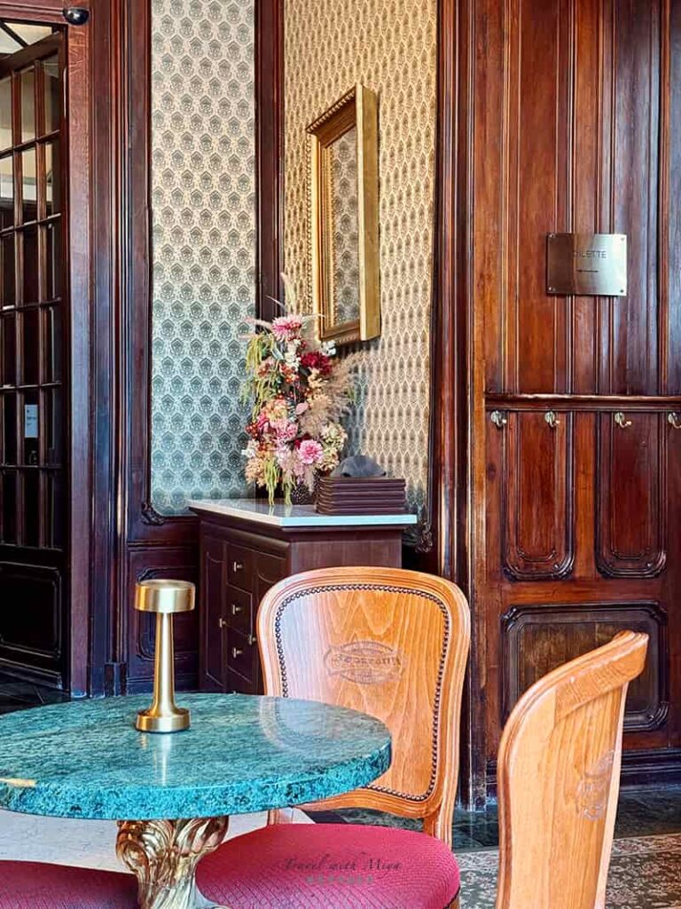 Café Gerbeaud 捷波德咖啡座位旁裝飾