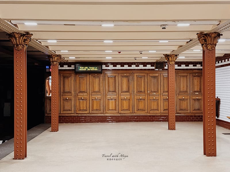 布達佩斯 Opera 地鐵站復古木製售票櫃檯