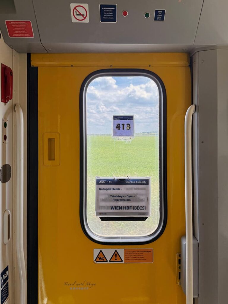 匈牙利國鐵MÁV火車門上的車廂號碼