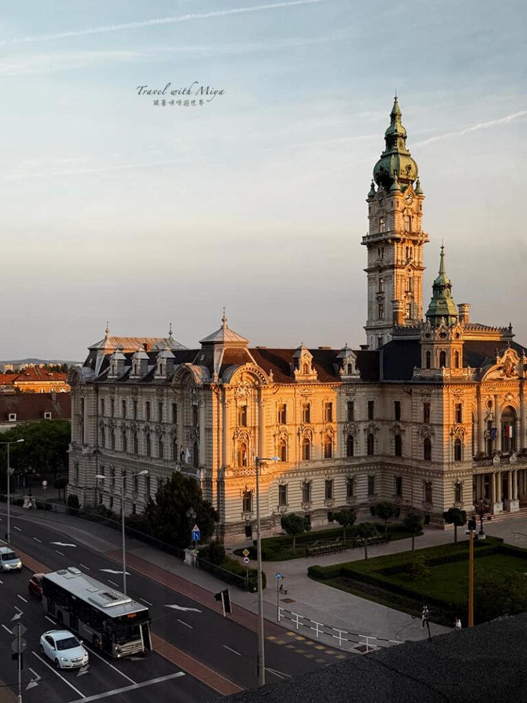 匈牙利焦爾 Győr市政廳黃昏景