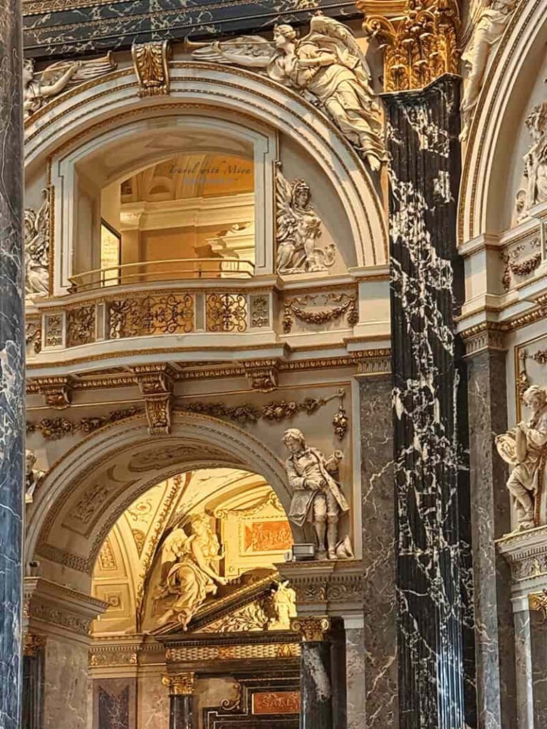 維也納藝術史博物館 Kunsthistorisches Museum Vienna 穹頂咖啡廳周圍牆面直視構圖