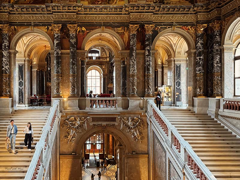 維也納藝術史博物館 Kunsthistorisches Museum Vienna 大廳雙邊大理石階梯