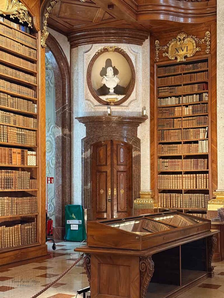 奧地利國家圖書館普隆克廳 Prunksaal / State Hall木製書櫃