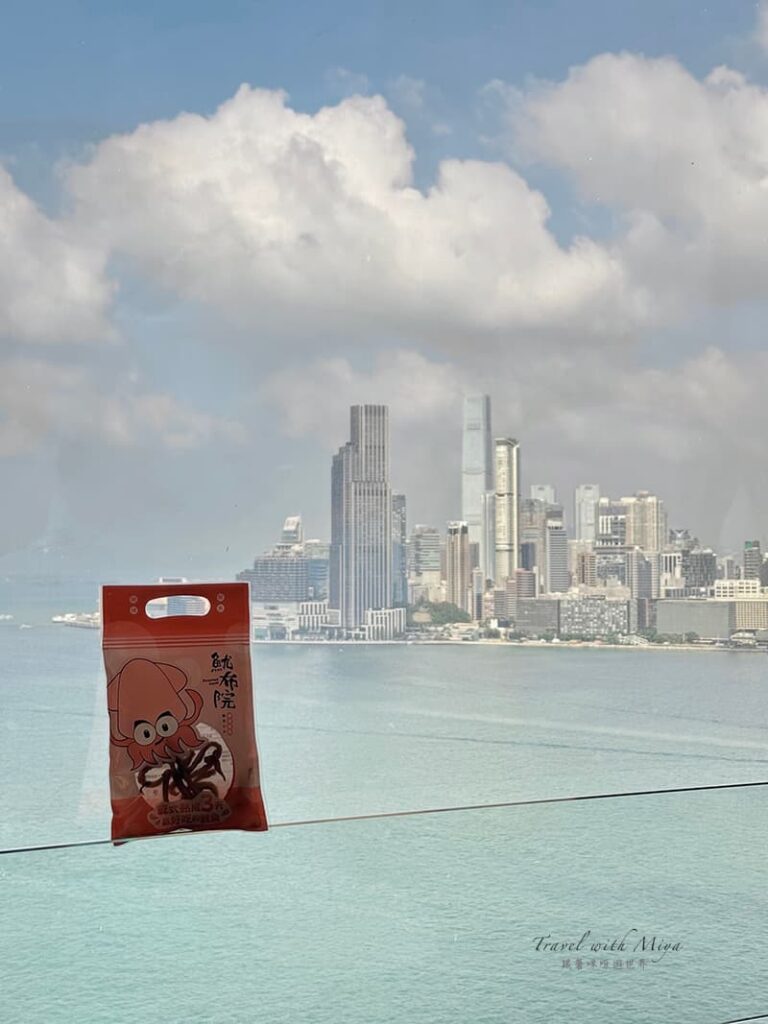 迪化街魷布院鮮烤魷魚和香港海景合影