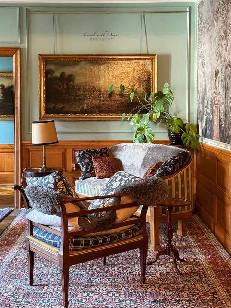  維也納公寓 vienna-1900-apartment 兩張沙發與抱枕