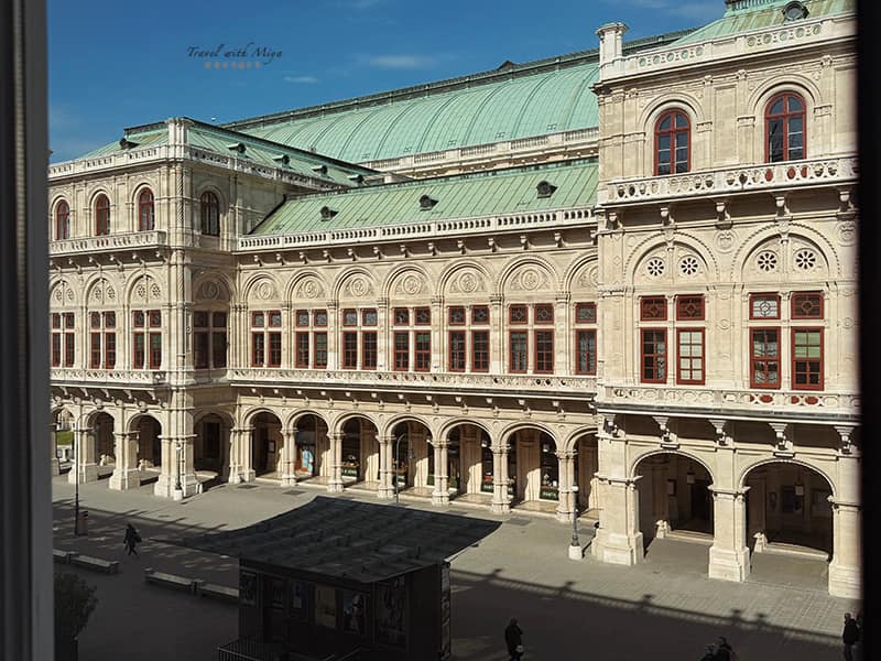 Gerstner 維也納百年咖啡廳三樓窗外的維也納國家歌劇院景色