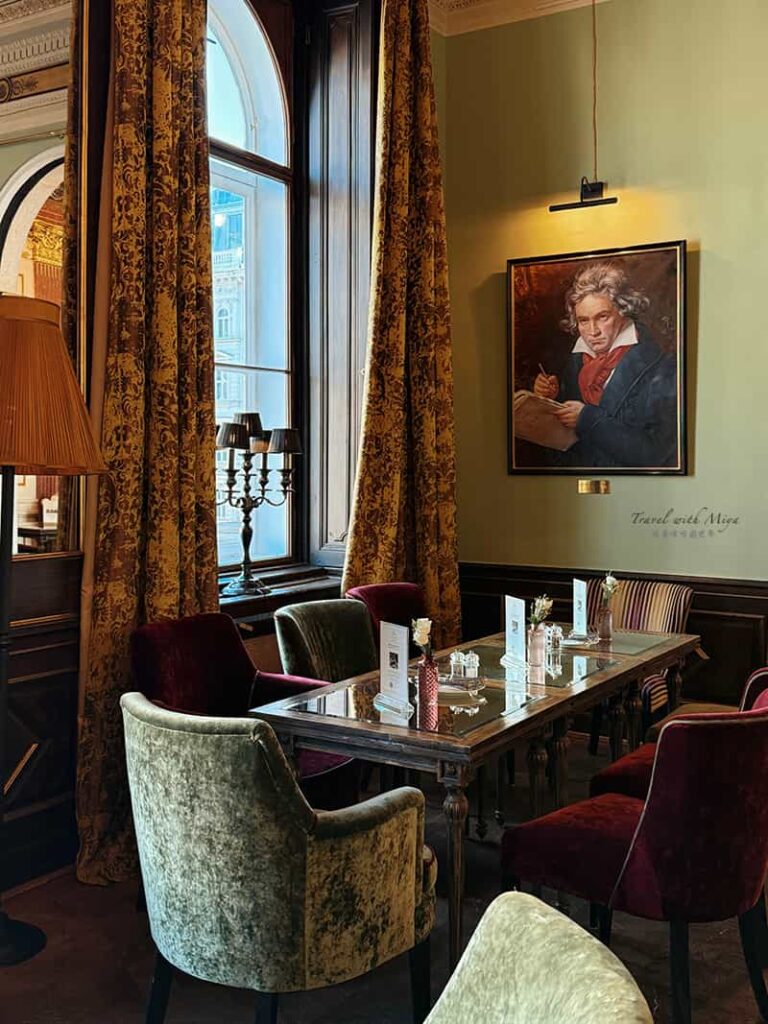 維也納皇室御用百年咖啡廳 Gerstner 華麗文豪廳用餐座位區
