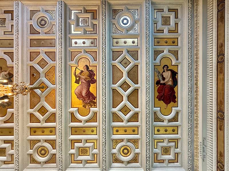 維也納皇室御用百年咖啡廳 Gerstner 天花板金色壁畫裝飾