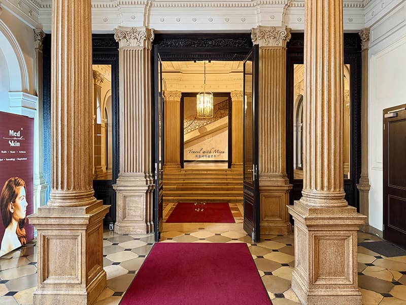 莫札特管弦樂團辦公室大樓樓下建築景觀