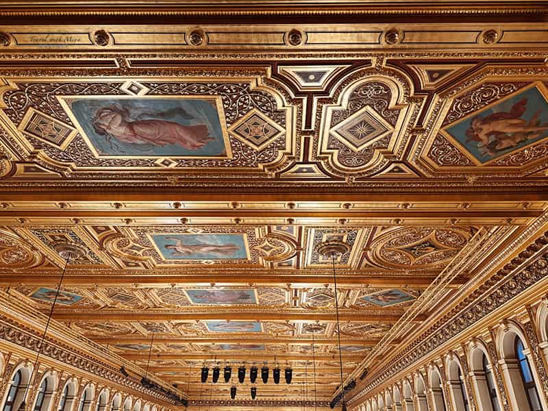 維也納金色大廳天花板金色裝飾與壁畫