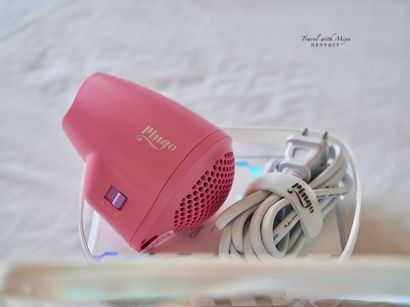收納包和 Pingo 吹風機第一代 2025 新色：珊橘粉和電線