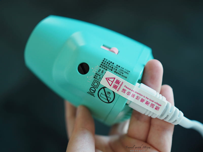 Pingo 吹風機上的警示切換成當地電壓的貼紙