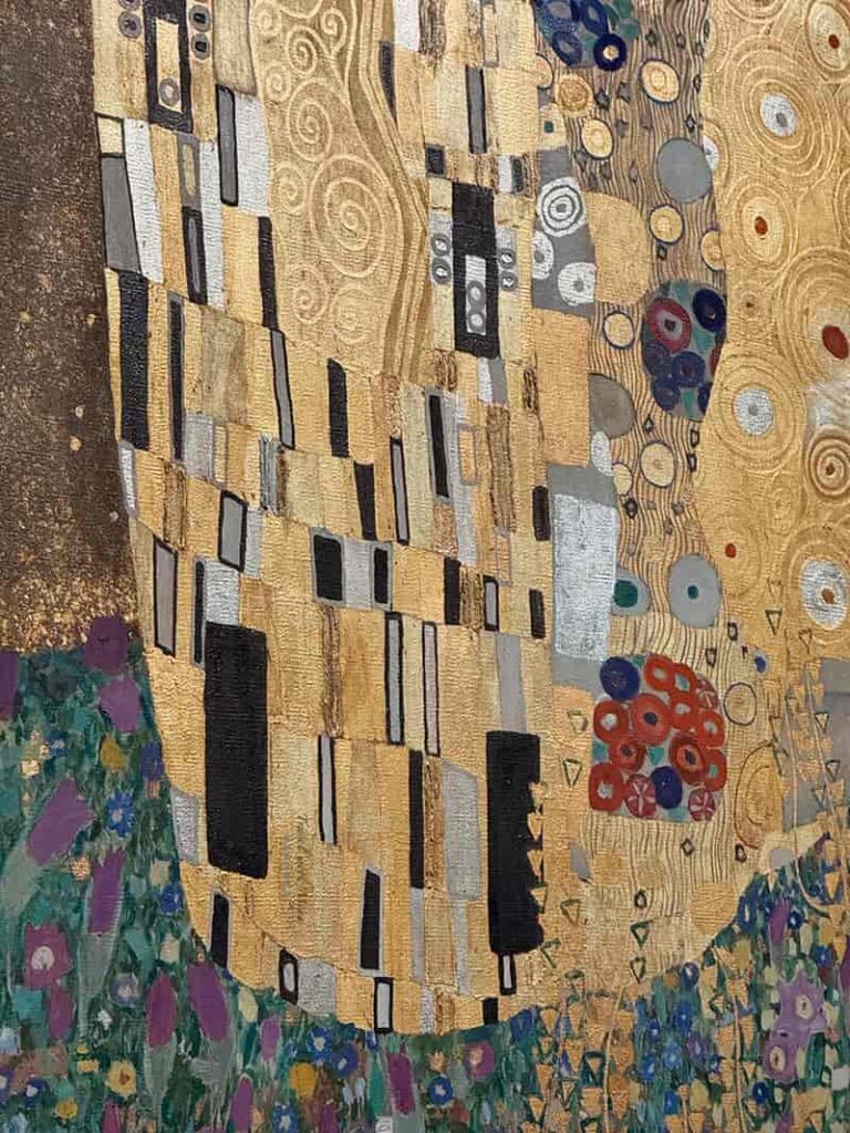 美景宮必看名畫：克林姆 Gustav Klimt《吻》畫作服飾細節