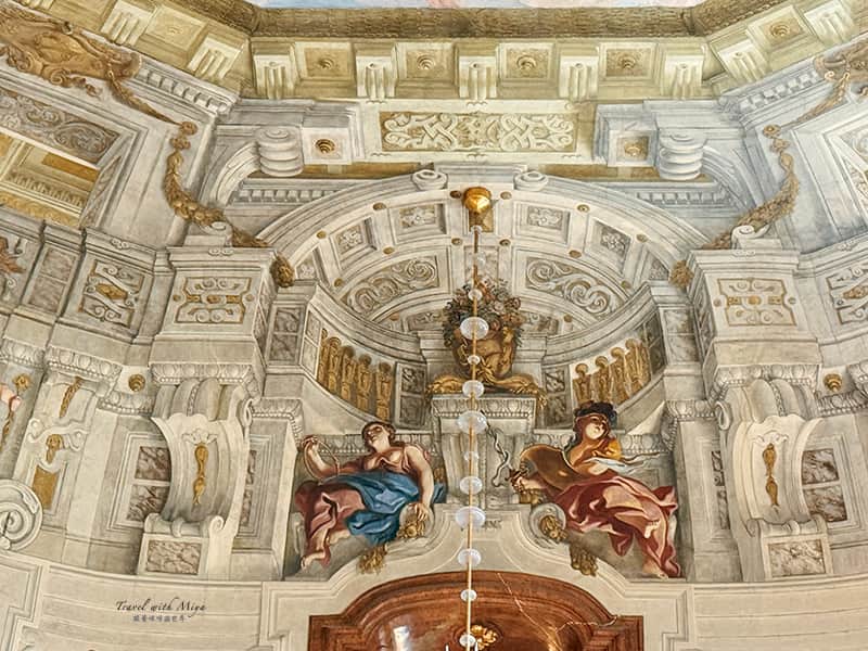 上美景宮大理石廳牆壁壁畫細節