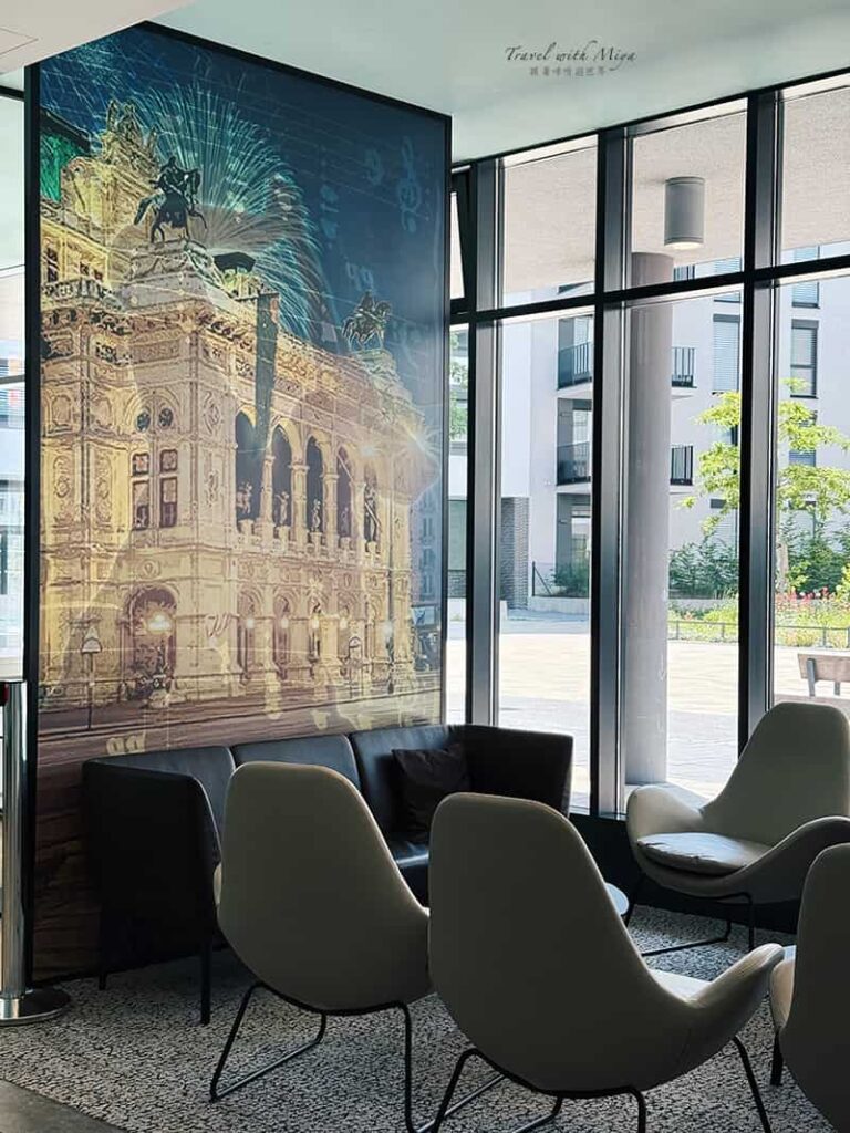 維也納中央車站飯店B&B Hotel Wien-Hbf大廳窗邊座位區