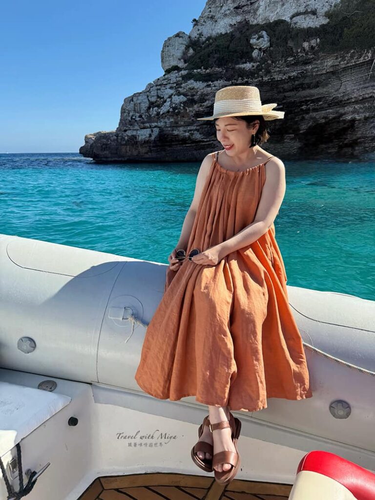 馬略卡島東岸遊船-坐在橡膠快艇