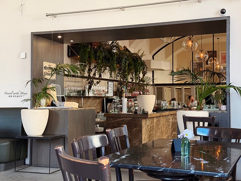 維也納早午餐咖啡館drechsler-wienzeile 店內櫃檯綠植