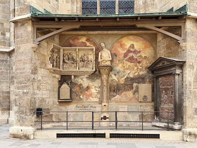 維也納聖史蒂芬大教堂外牆雕刻與繪畫