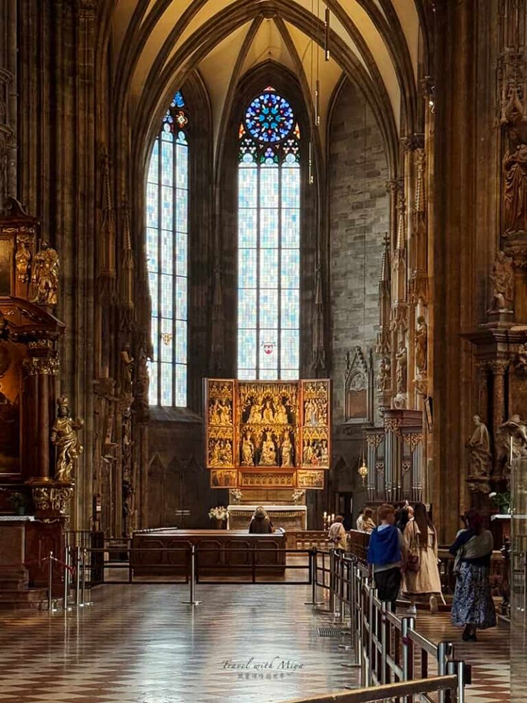 維也納聖史蒂芬大教堂內彩繪玻璃