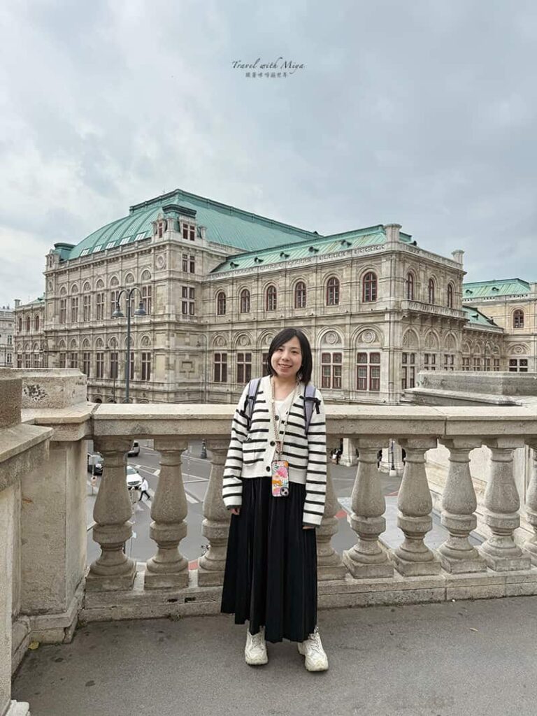 阿爾貝蒂娜博物館露台 - 妹妹與維也納國家歌劇院合照