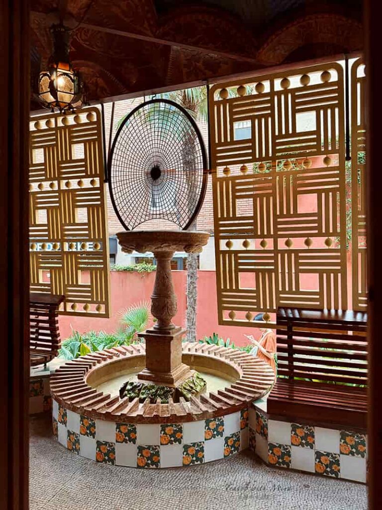 巴塞隆納維森斯之家 Casa Vicens 觀景陽台的噴水池裝置