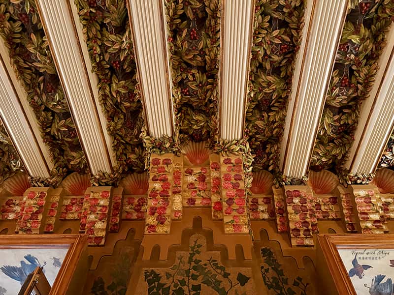 巴塞隆納維森斯之家 Casa Vicens 餐廳天花板牆上的花草裝飾
