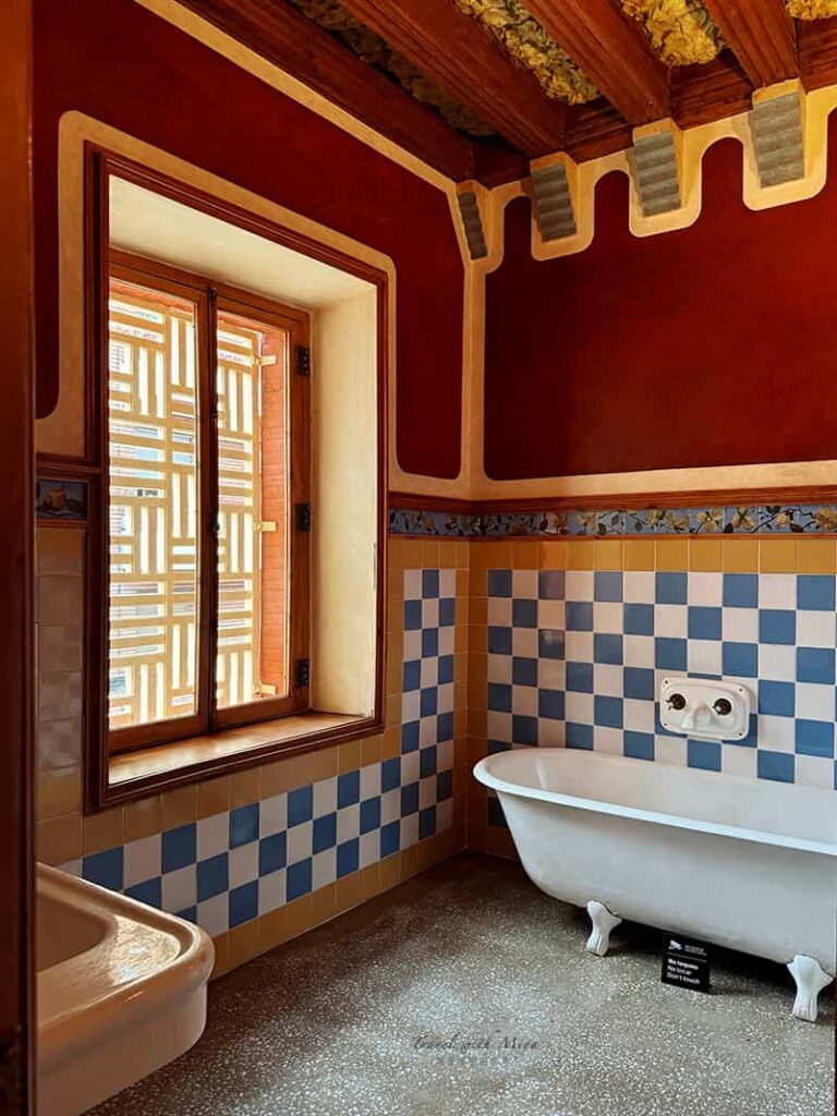 巴塞隆納維森斯之家 Casa Vicens 使用自來水的浴室(直拍構圖