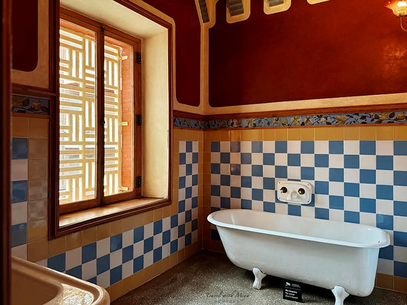 巴塞隆納維森斯之家 Casa Vicens 使用自來水的浴室