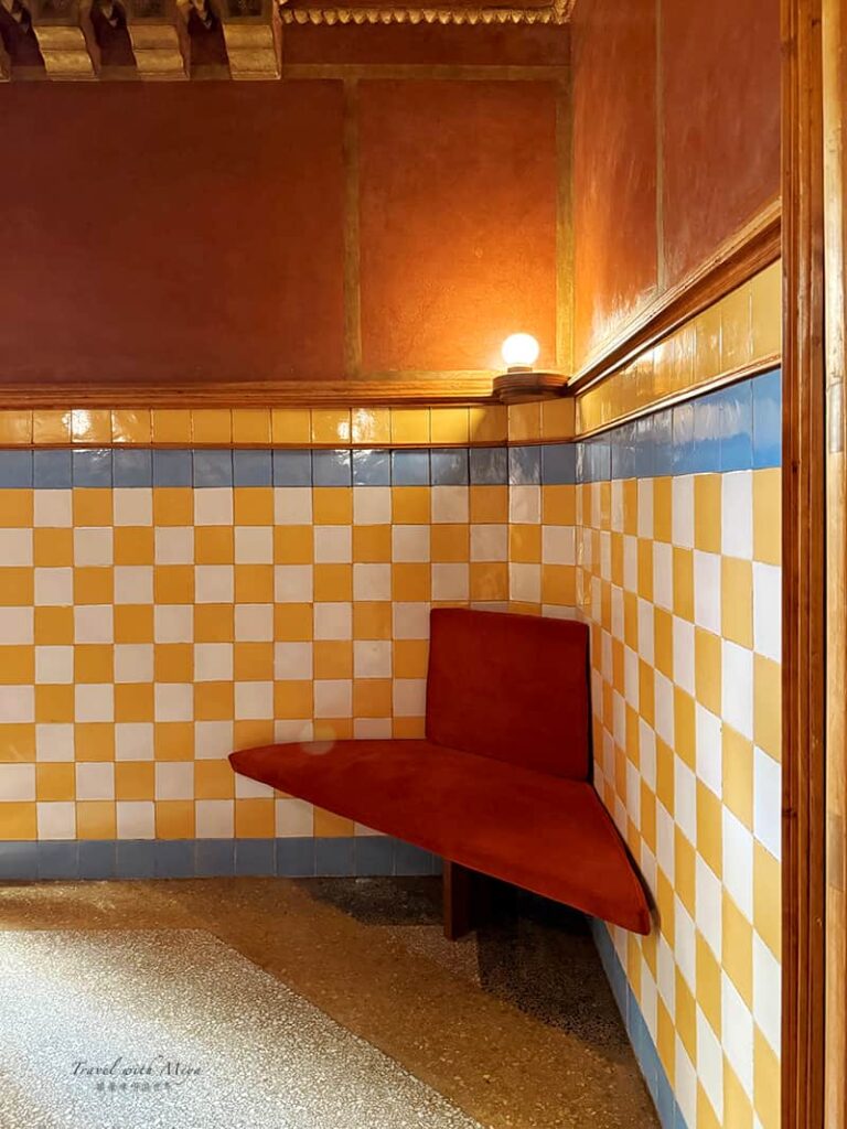 巴塞隆納維森斯之家 Casa Vicens 浴室更衣室角落三角座椅