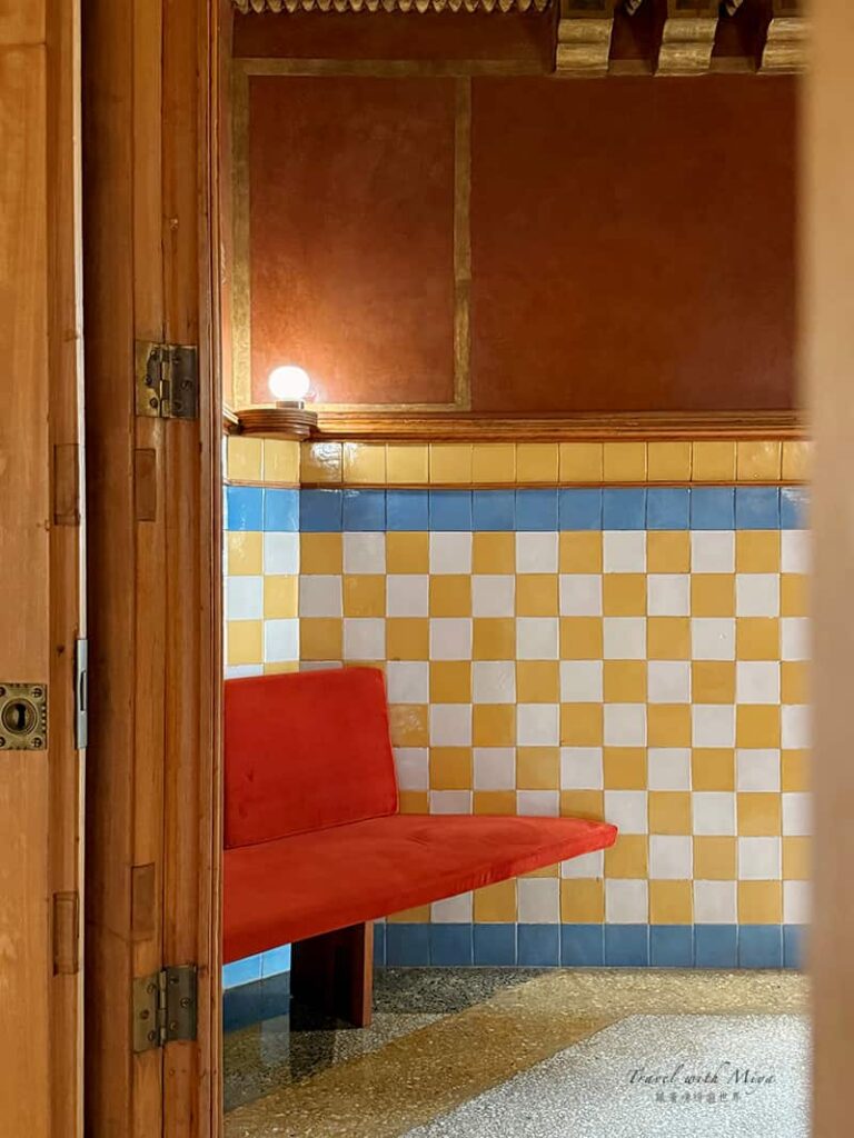 巴塞隆納維森斯之家 Casa Vicens 浴室更衣室座椅