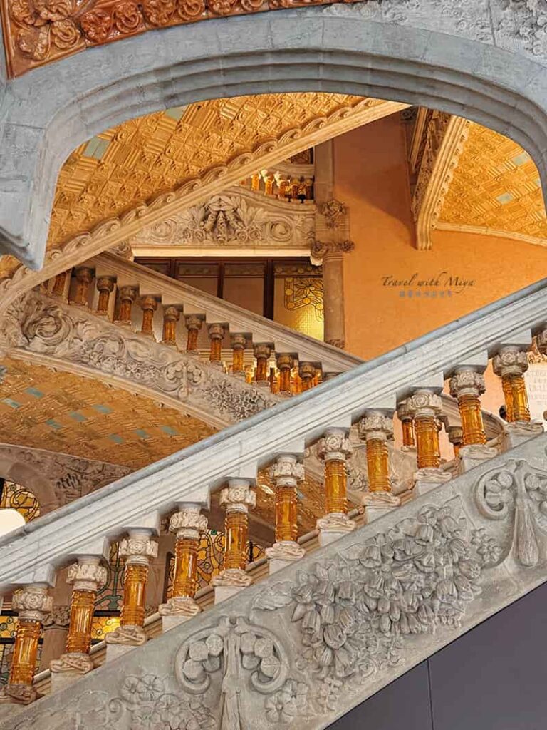 加泰隆尼亞音樂宮交錯的階梯