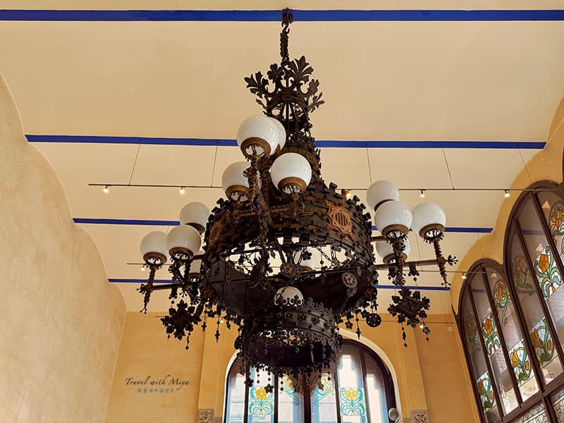 加泰隆尼亞音樂宮休息廳鐵件吊燈