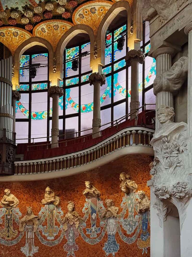 加泰隆尼亞音樂宮舞台右側雕像:貝多芬