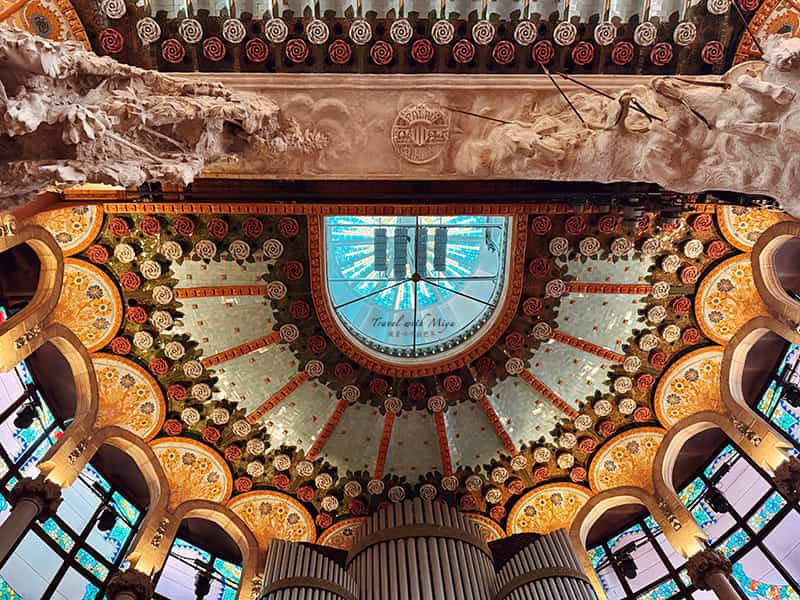 加泰隆尼亞音樂宮舞台天花板的裝飾