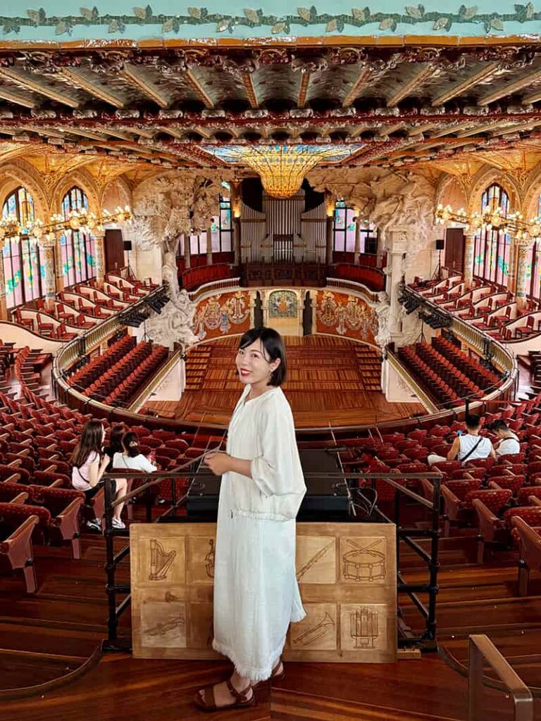 加泰隆尼亞音樂宮高處座位與音樂廳合影