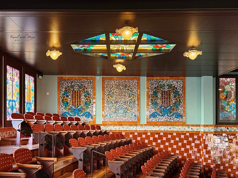 加泰隆尼亞音樂宮最高處座位牆面馬賽克鑲嵌